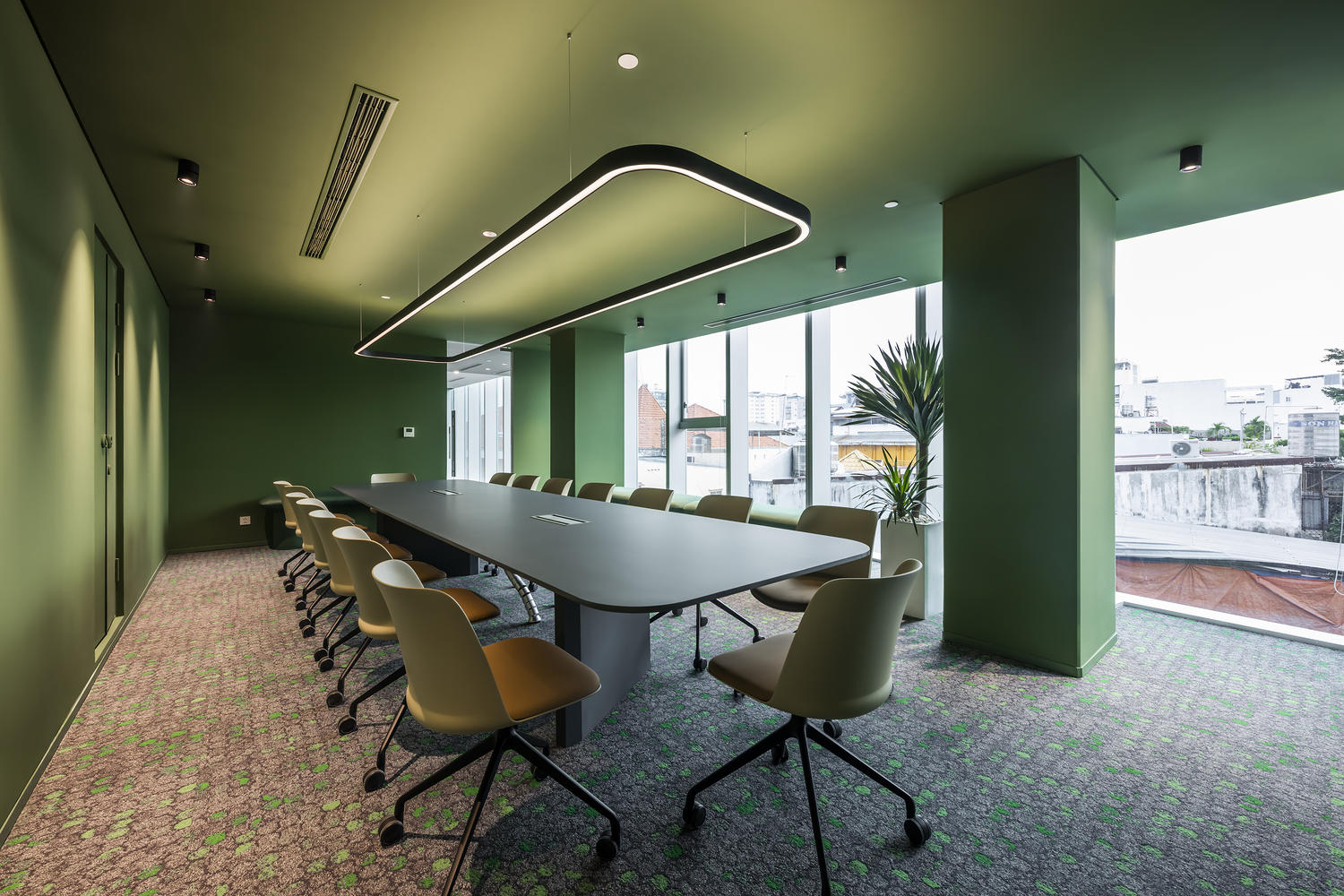 colourful-office-interiors-that-brighten-up-the-working-day-13-arcit18.jpg